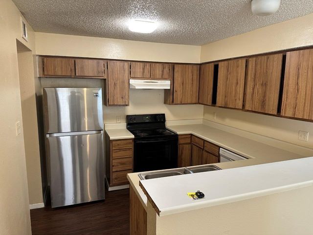 12244 Bob White Drive 122, Houston, TX 77035