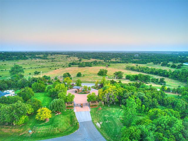 7000 Split Fence Lane, Edmond, OK 73034