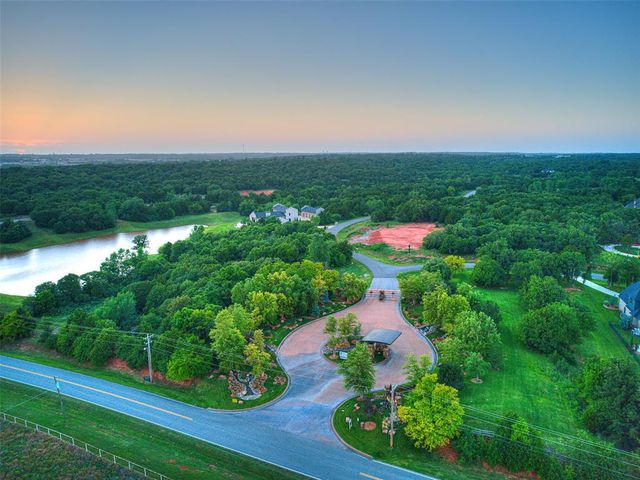 7000 Split Fence Lane, Edmond, OK 73034