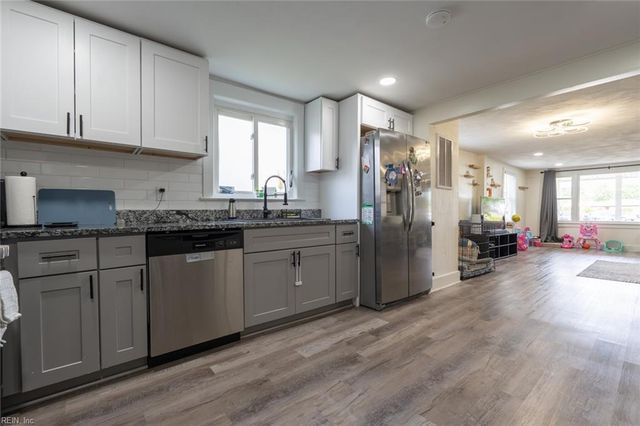 1114 Hoover AVE, Chesapeake, VA 23324