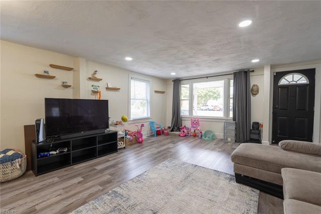 1114 Hoover AVE, Chesapeake, VA 23324