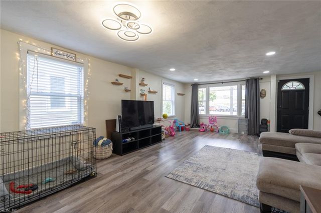 1114 Hoover AVE, Chesapeake, VA 23324