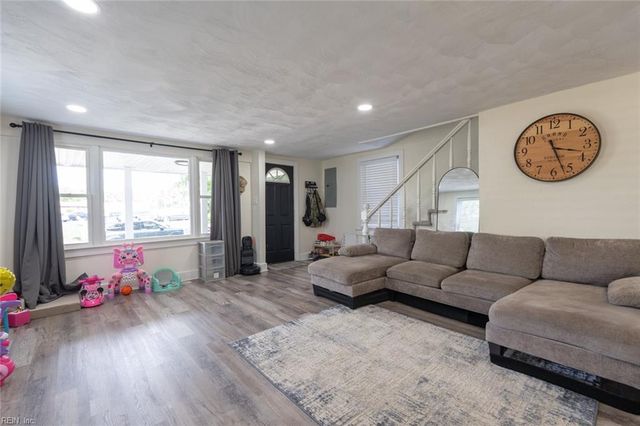 1114 Hoover AVE, Chesapeake, VA 23324