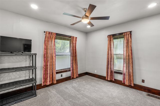 2013 CAMPHAUSEN Avenue, Erie, PA 16510