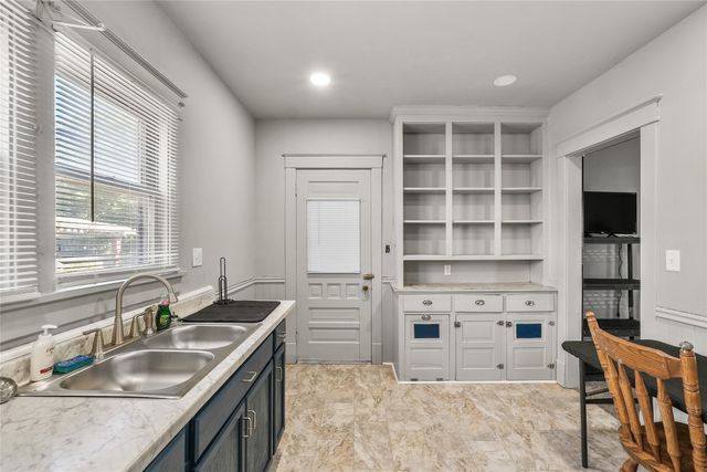 2013 CAMPHAUSEN Avenue, Erie, PA 16510