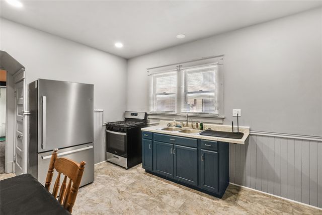 2013 CAMPHAUSEN Avenue, Erie, PA 16510