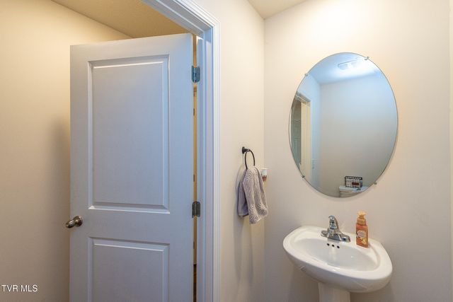 1244 Stamp Lodge Road, Kingsport, TN 37660