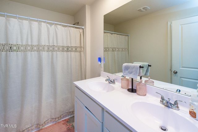 1244 Stamp Lodge Road, Kingsport, TN 37660