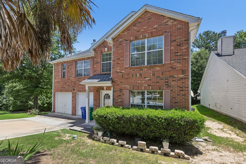 1586 Rice Square, Lithonia, GA 30058