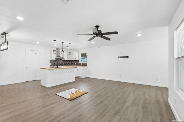1710 Alametos, San Antonio, TX 78201