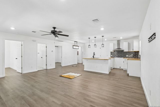 1710 Alametos, San Antonio, TX 78201