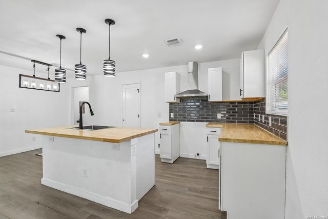 1710 Alametos, San Antonio, TX 78201