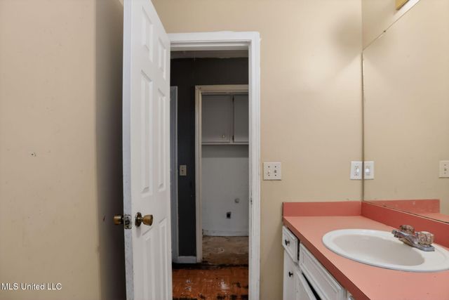 5571 Tiki Lane, Jackson, MS 39212