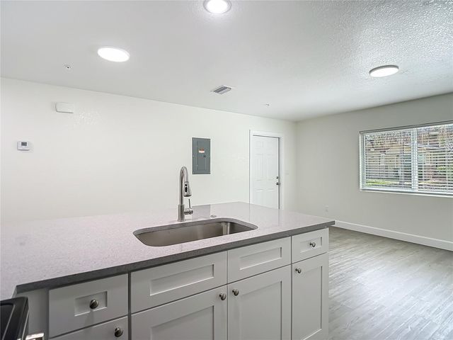 401 E BOYER STREET 3, Tarpon Springs, FL 34689