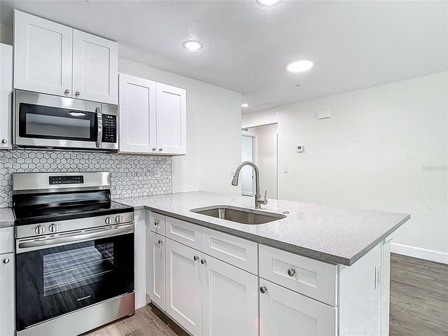 401 E BOYER STREET 3, Tarpon Springs, FL 34689