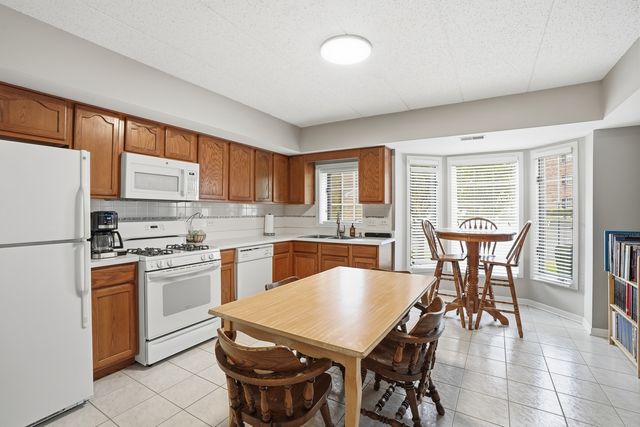 7767 Bristol Park Drive 1NW, Tinley Park, IL 60477