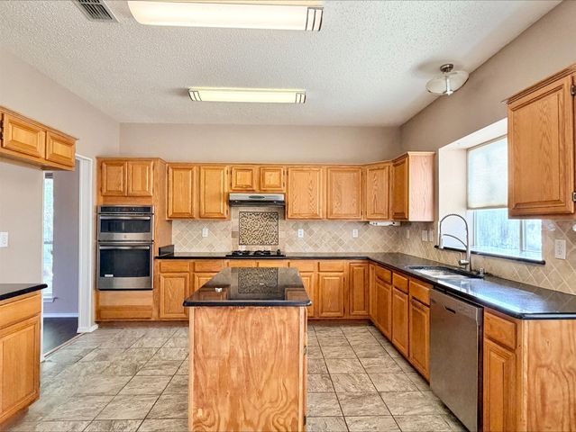 4818 Red Birch Drive, Arlington, TX 76018