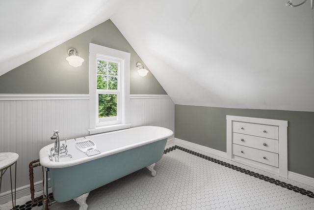 1046 Center St, Dighton, MA 02715
