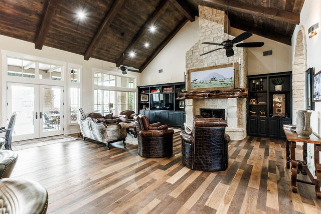 8117 County Rd 6220, Shallowater, TX 79363