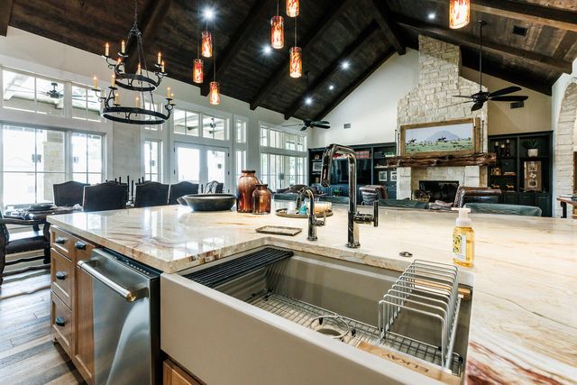 8117 County Rd 6220, Shallowater, TX 79363