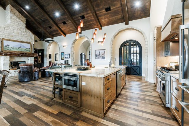 8117 County Rd 6220, Shallowater, TX 79363