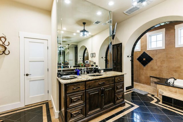 8117 County Rd 6220, Shallowater, TX 79363