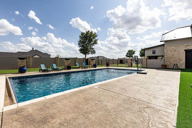 8117 County Rd 6220, Shallowater, TX 79363