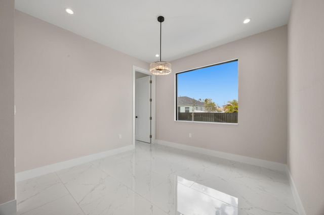 2015 NW 21st Street, Cape Coral, FL 33993