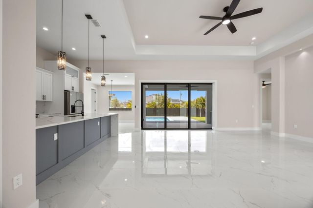 2015 NW 21st Street, Cape Coral, FL 33993