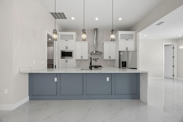 2015 NW 21st Street, Cape Coral, FL 33993