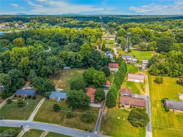 4733 Eastwin Drive, Winston-salem, NC 27104