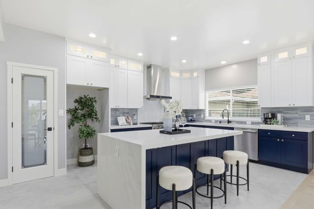 2121 Francis Avenue, Santa Clara, CA 95051