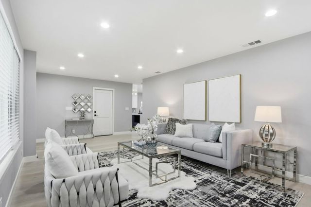 2121 Francis Avenue, Santa Clara, CA 95051