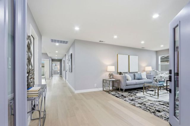 2121 Francis Avenue, Santa Clara, CA 95051