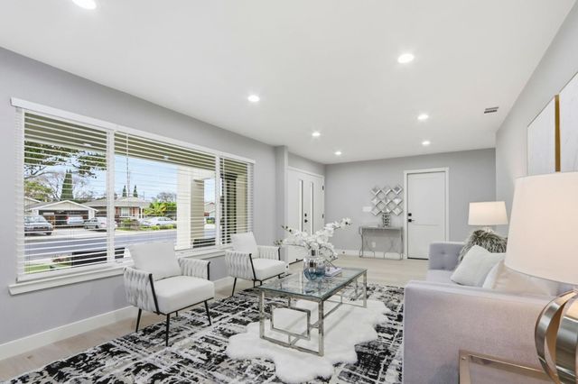 2121 Francis Avenue, Santa Clara, CA 95051