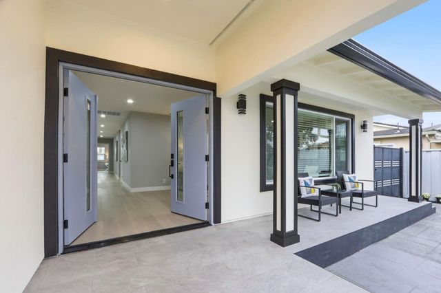 2121 Francis Avenue, Santa Clara, CA 95051