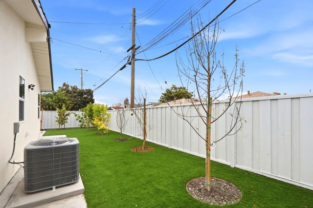 2121 Francis Avenue, Santa Clara, CA 95051