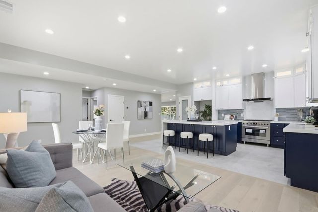 2121 Francis Avenue, Santa Clara, CA 95051