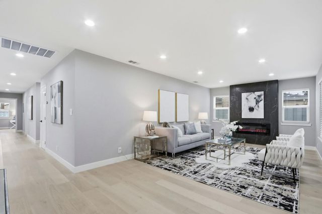 2121 Francis Avenue, Santa Clara, CA 95051