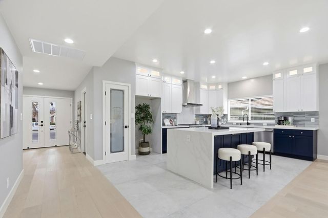 2121 Francis Avenue, Santa Clara, CA 95051