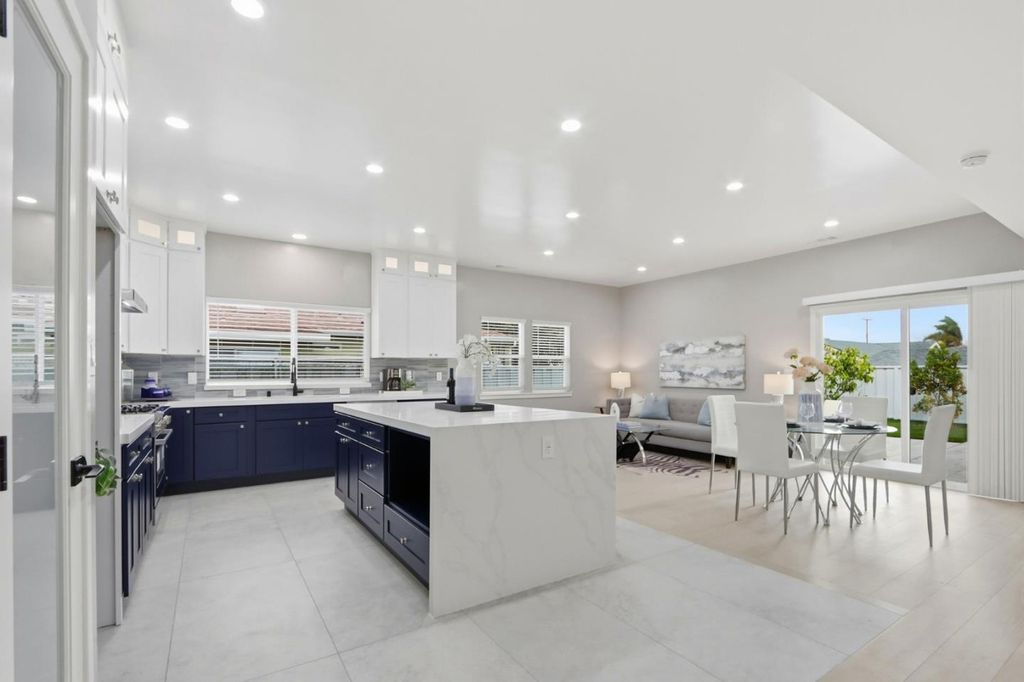 2121 Francis Avenue, Santa Clara, CA 95051