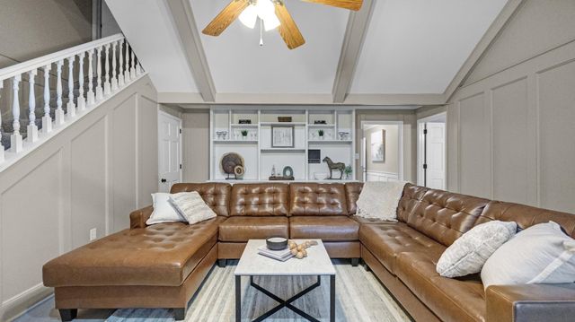 8295 FARMINGTON BLVD, Germantown, TN 38139