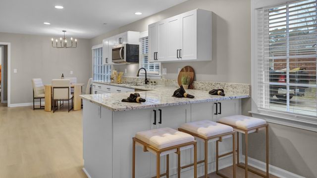 8295 FARMINGTON BLVD, Germantown, TN 38139