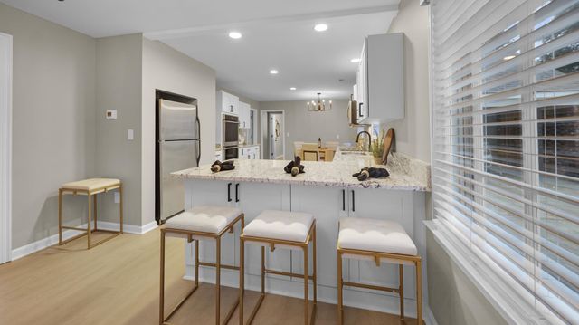 8295 FARMINGTON BLVD, Germantown, TN 38139