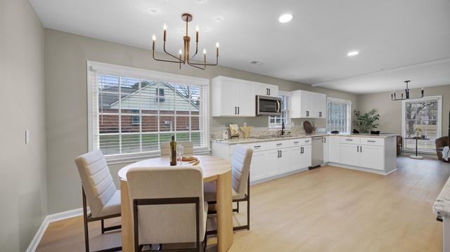 8295 FARMINGTON BLVD, Germantown, TN 38139