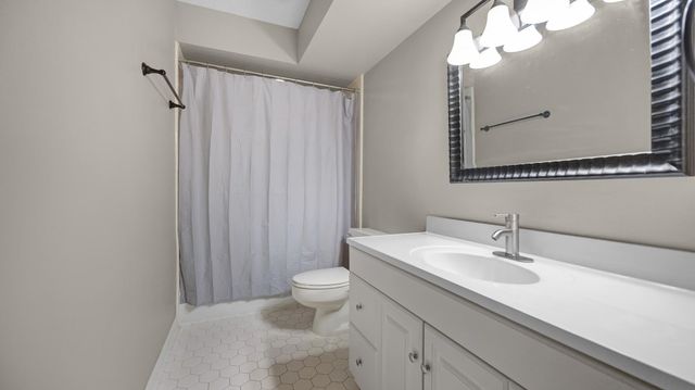 8295 FARMINGTON BLVD, Germantown, TN 38139