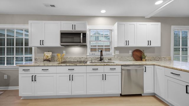 8295 FARMINGTON BLVD, Germantown, TN 38139