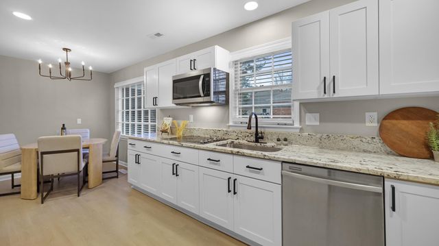 8295 FARMINGTON BLVD, Germantown, TN 38139