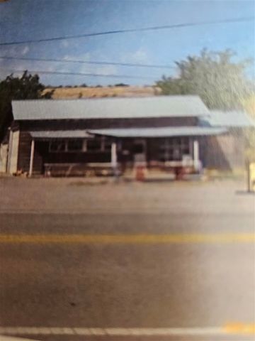 166 W Lake Dr, Medicine Park, OK 73507
