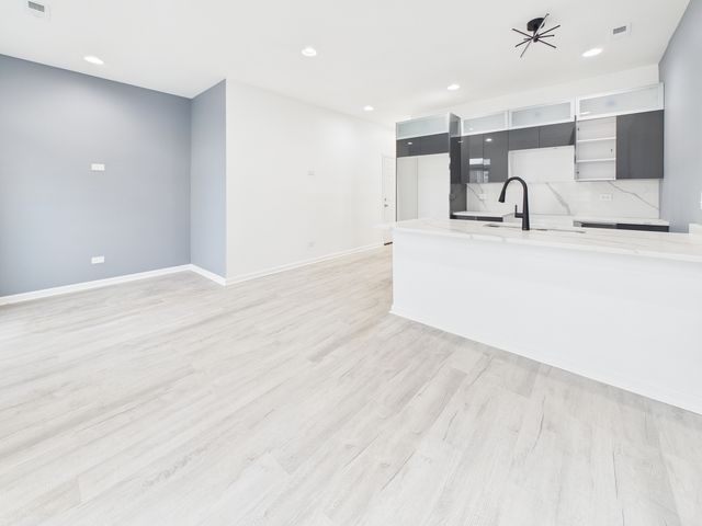 6346 S Evans Avenue, Chicago, IL 60637